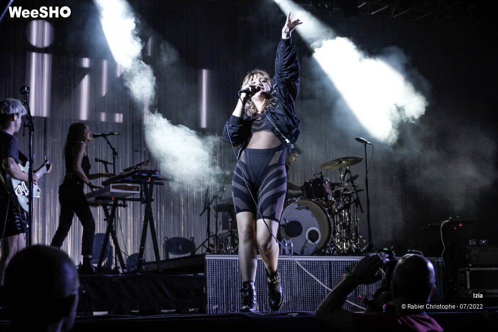 18/27 photos du spectacle Izia