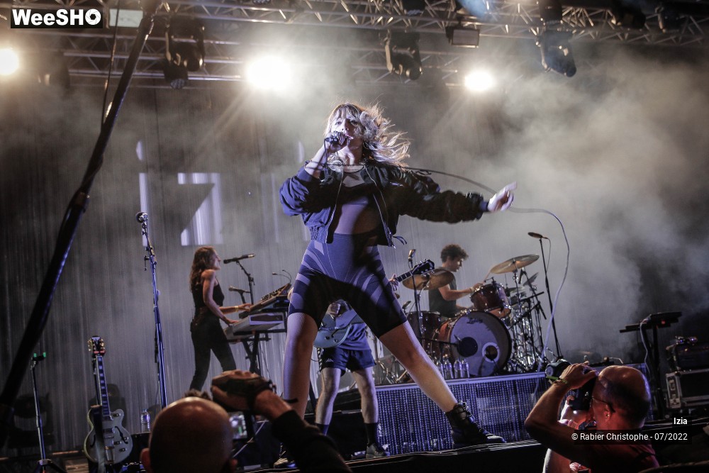 19/27 photos du spectacle Izia