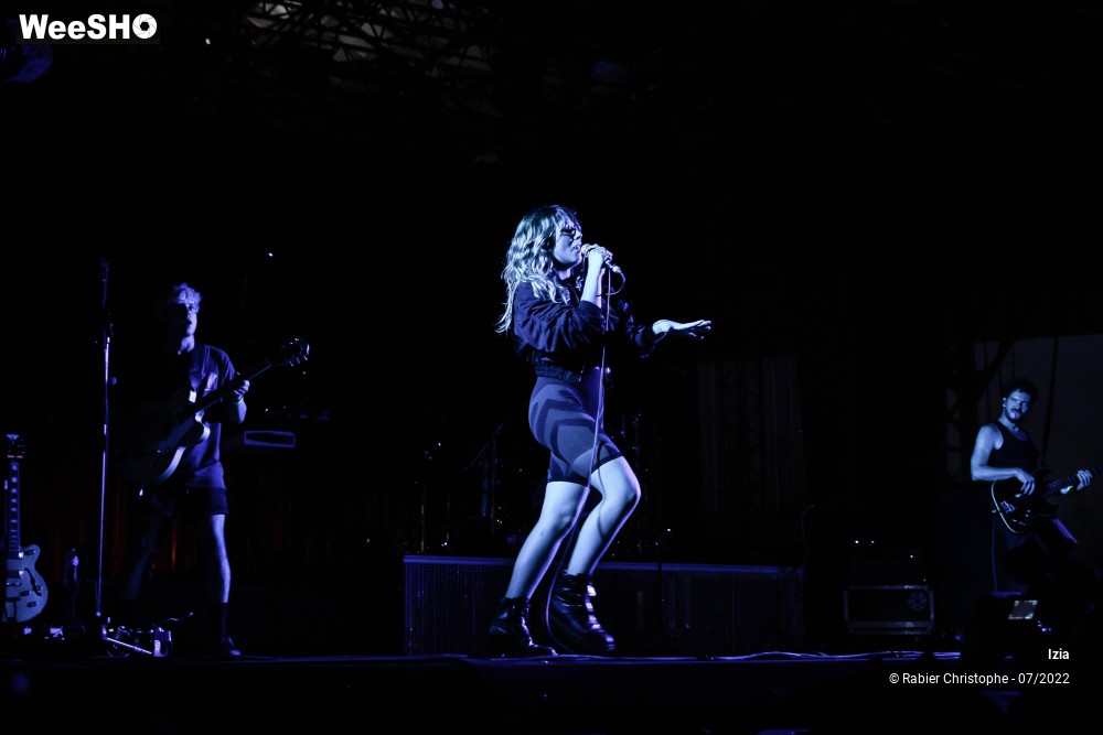 24/27 photos du spectacle Izia