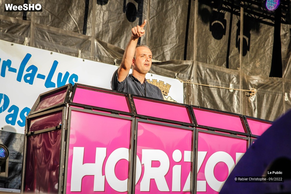 9/33 photos du spectacle Ambiance au Horizon Music Live