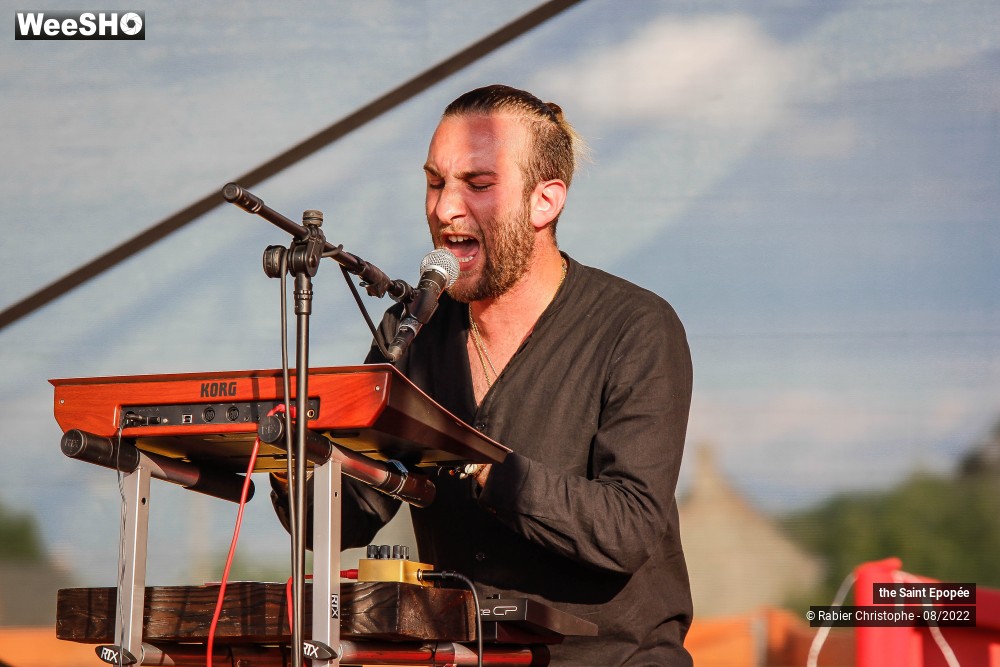 40/45 photos du spectacle the Saint Epopée