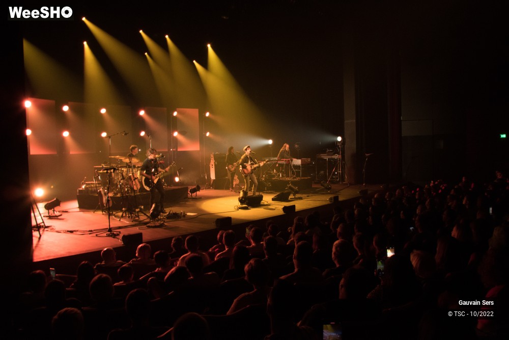 2/11 photos du spectacle Ta place dans ce monde