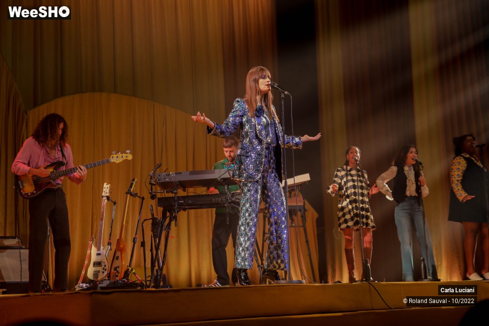 1/37 photos du spectacle Clara Luciani