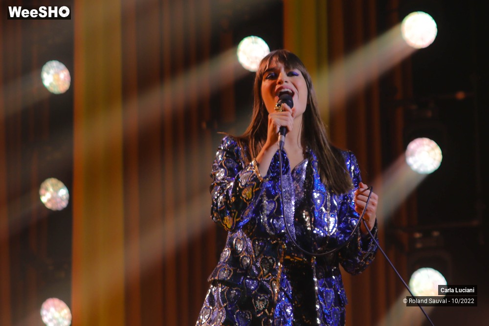 5/37 photos du spectacle Clara Luciani