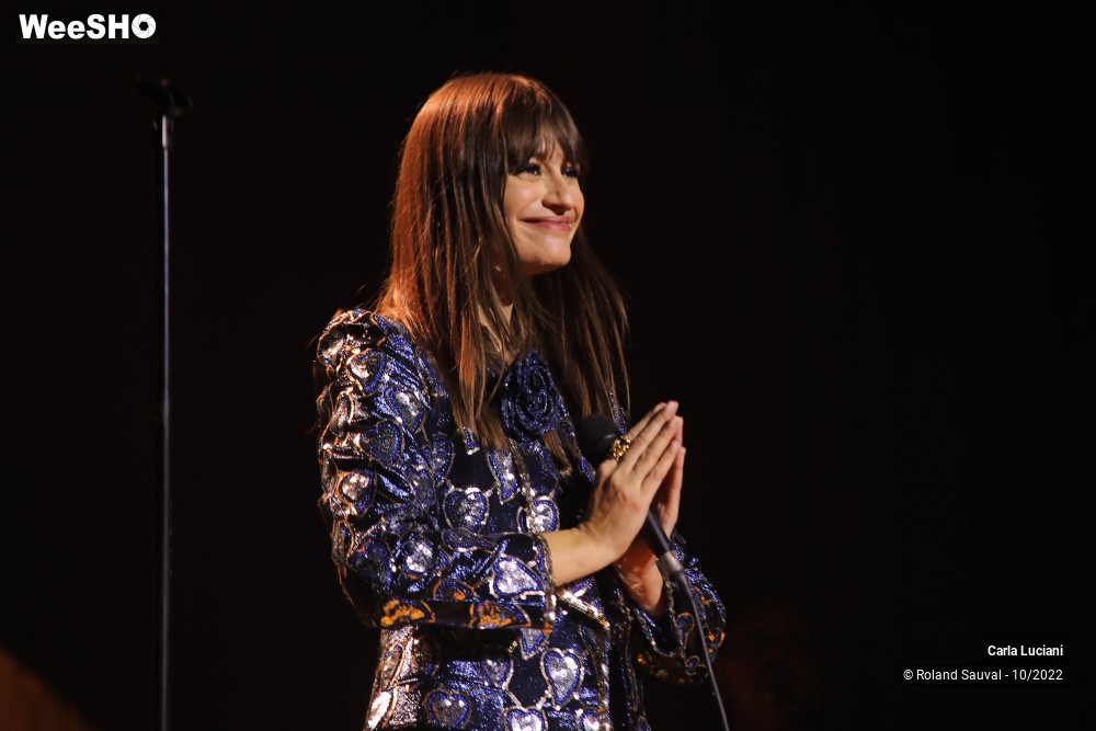 10/37 photos du spectacle Clara Luciani