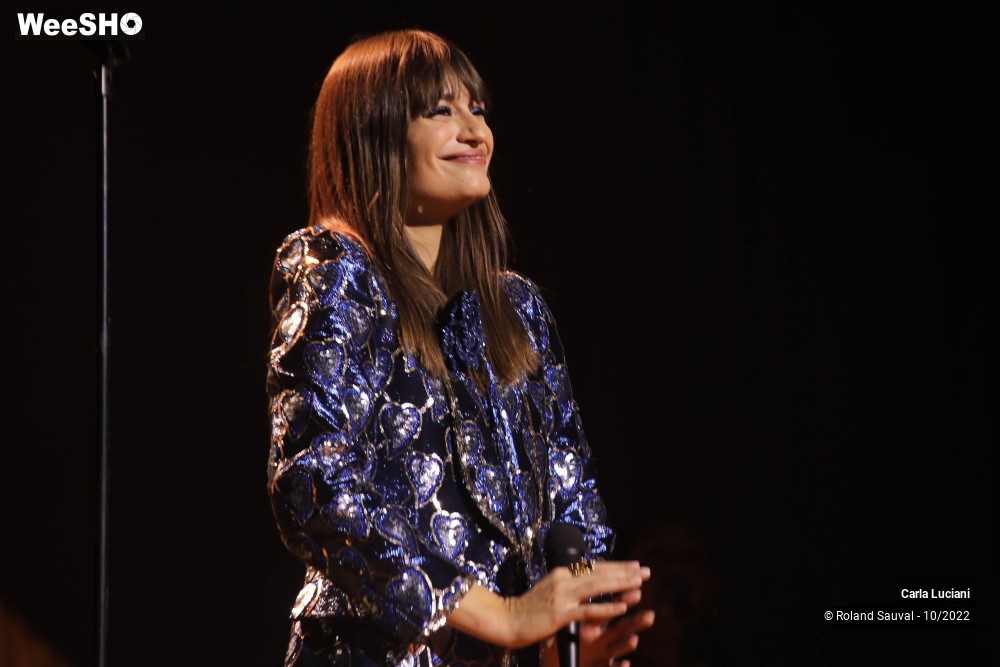 11/37 photos du spectacle Clara Luciani