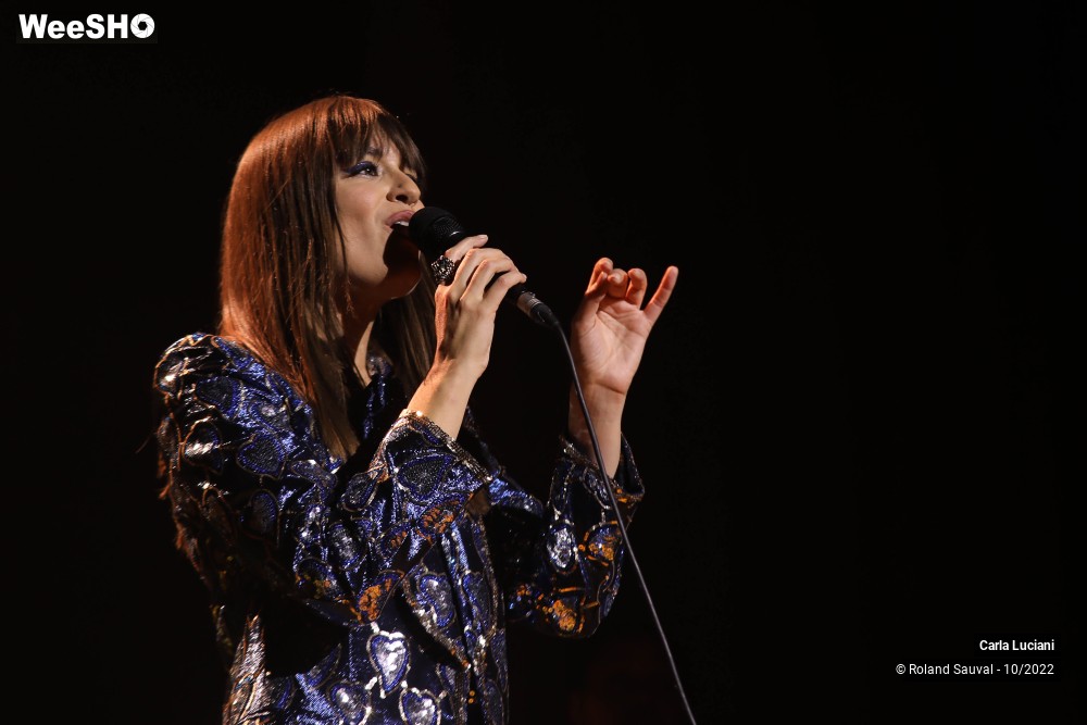 12/37 photos du spectacle Clara Luciani