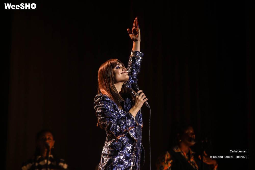 13/37 photos du spectacle Clara Luciani