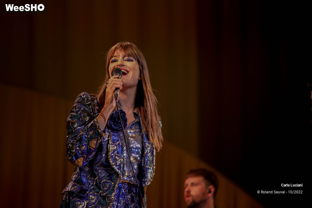 14/37 photos du spectacle Clara Luciani