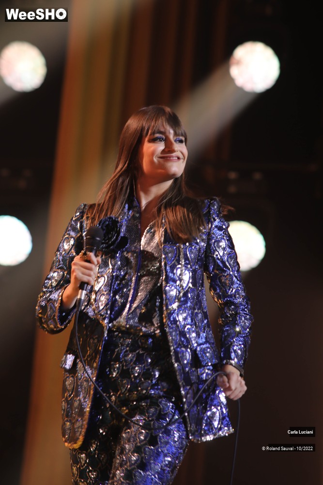 18/37 photos du spectacle Clara Luciani