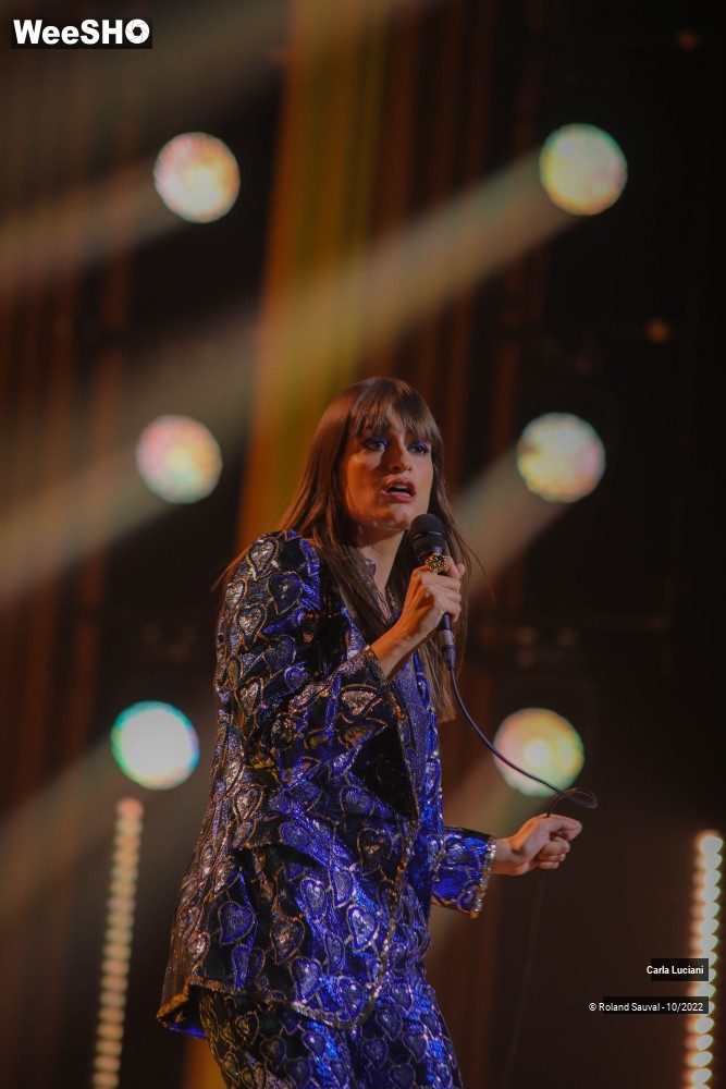 19/37 photos du spectacle Clara Luciani