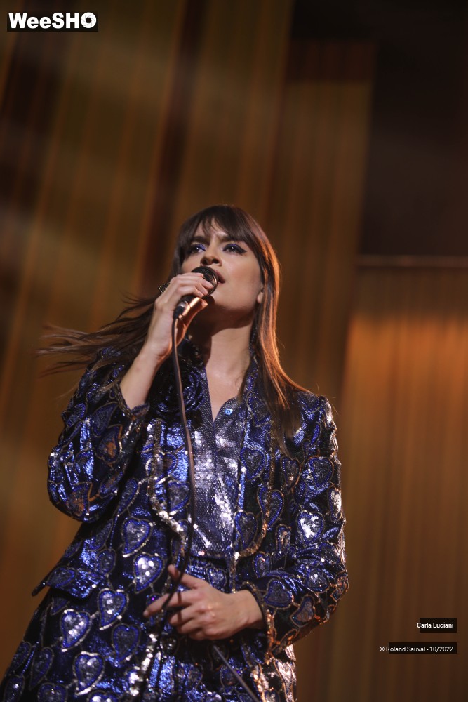 23/37 photos du spectacle Clara Luciani
