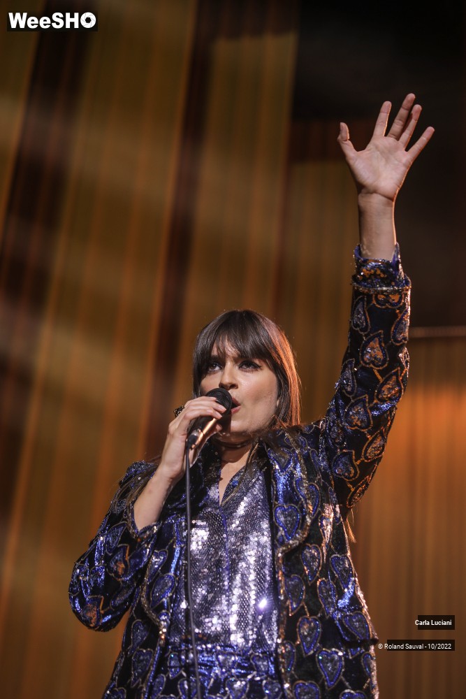 24/37 photos du spectacle Clara Luciani