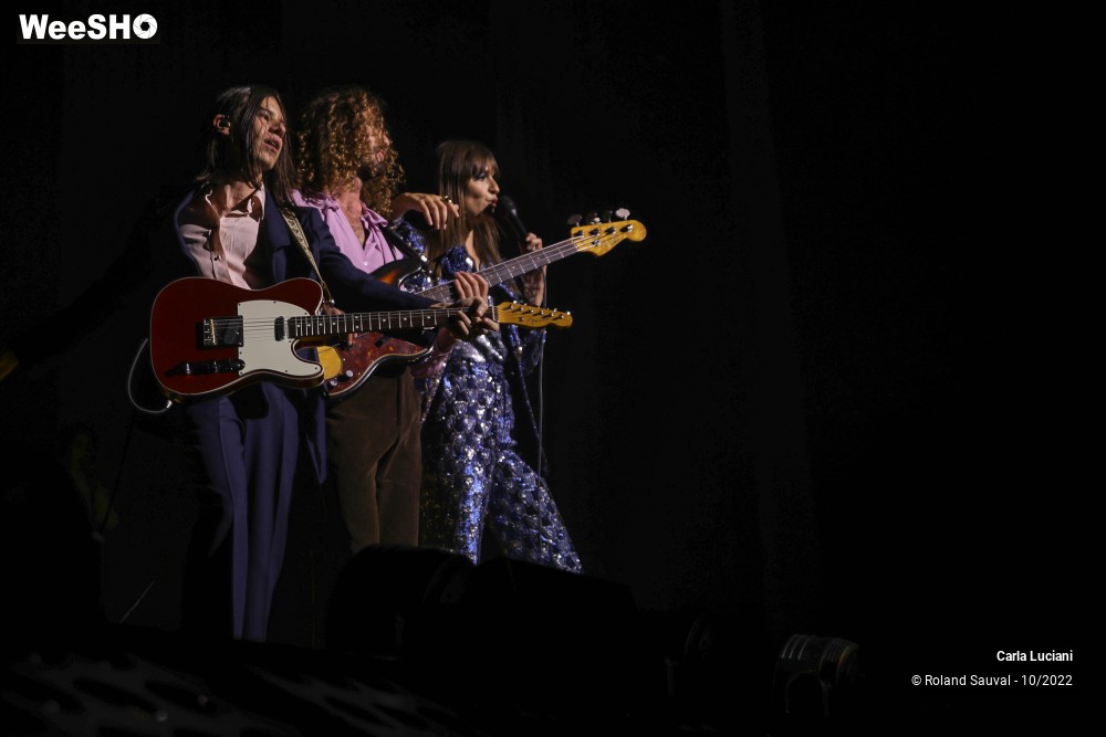 28/37 photos du spectacle Clara Luciani