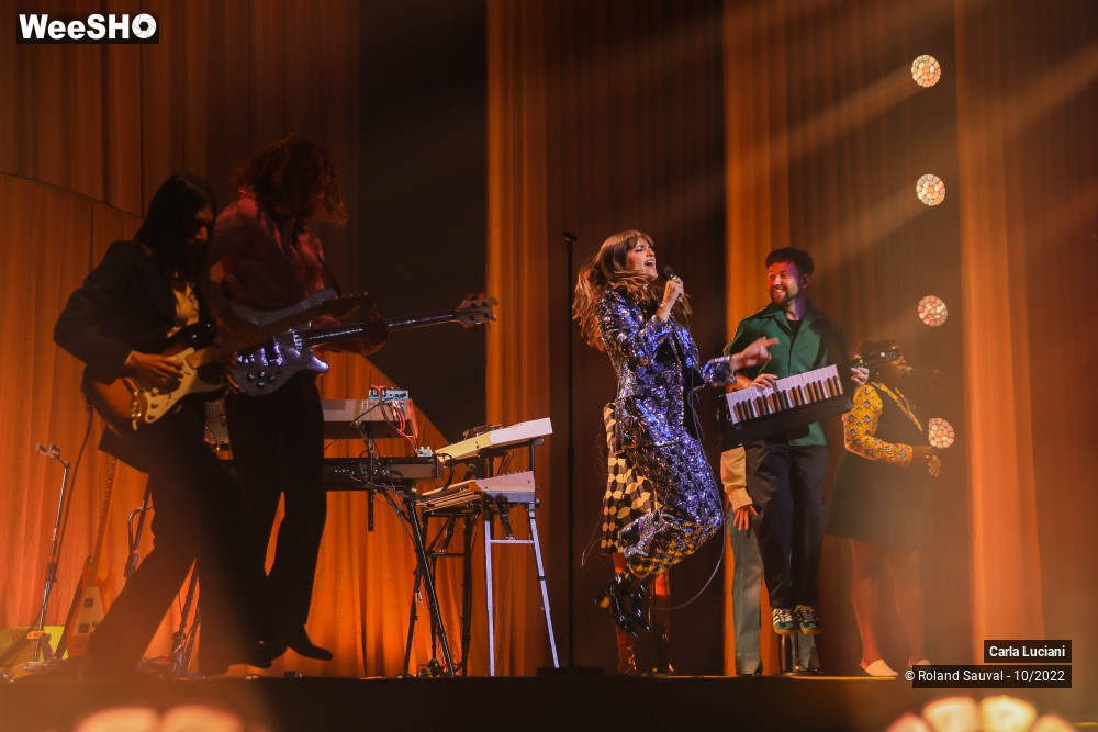 37/37 photos du spectacle Clara Luciani