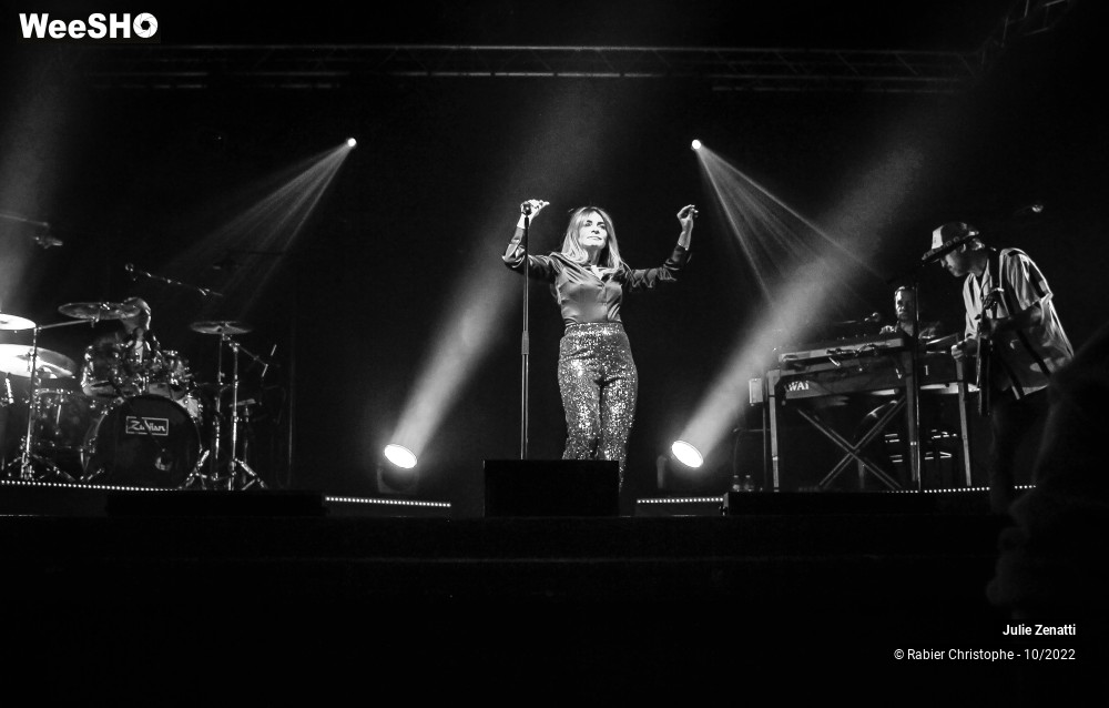 16/47 photos du spectacle Julie Zenatti