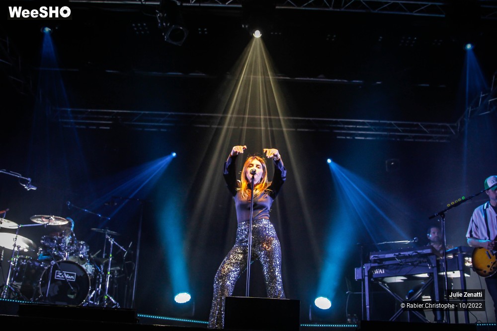 20/47 photos du spectacle Julie Zenatti