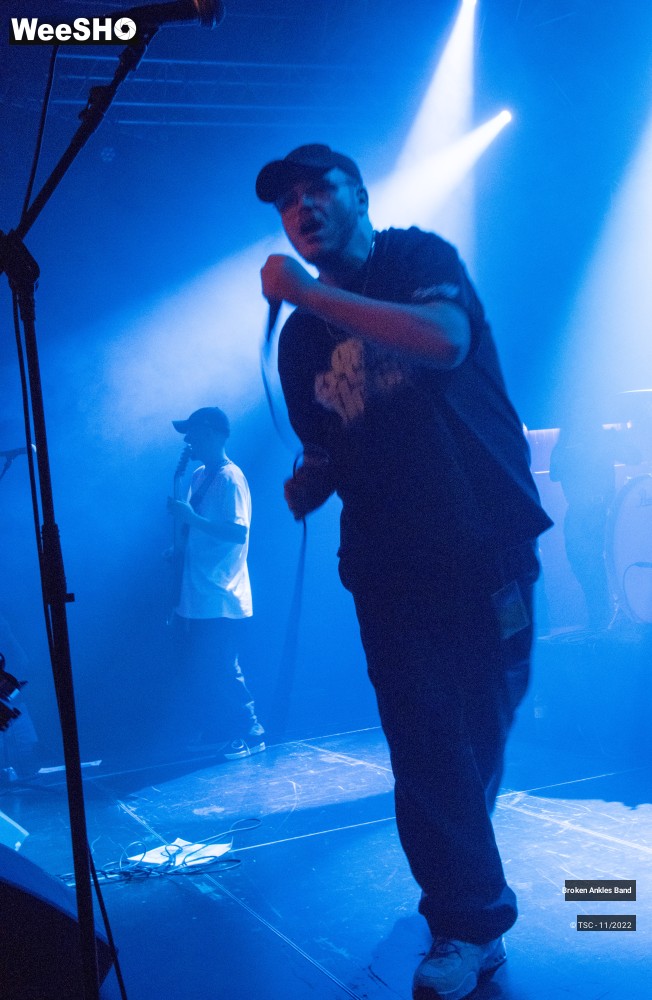 3/7 photos du spectacle Broken ankles