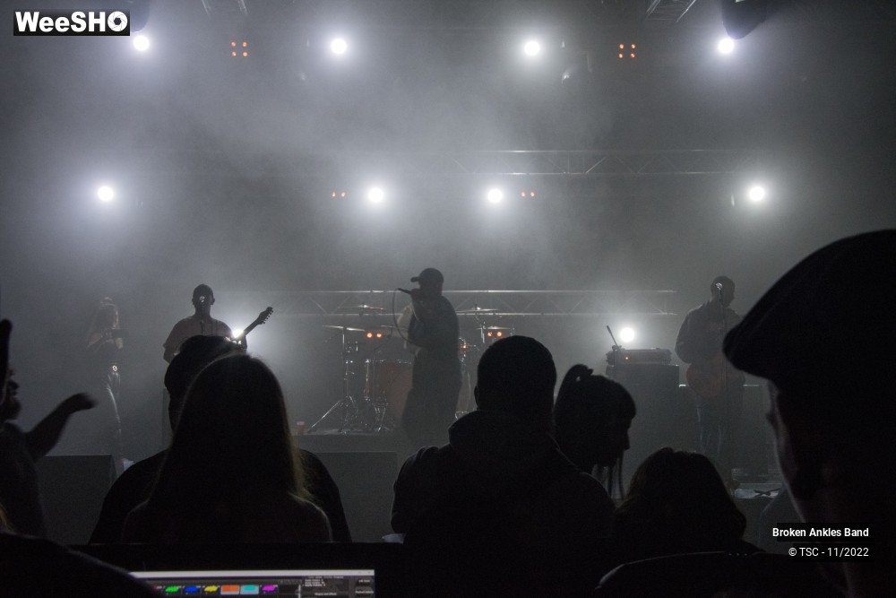 6/7 photos du spectacle Broken ankles