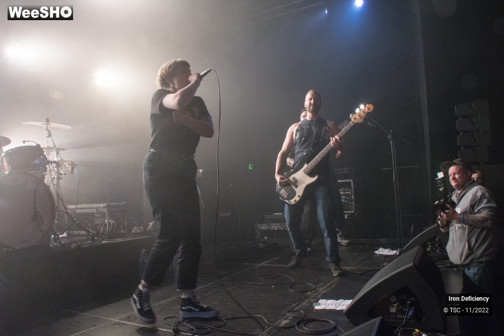 5/8 photos du spectacle Iron deficiency