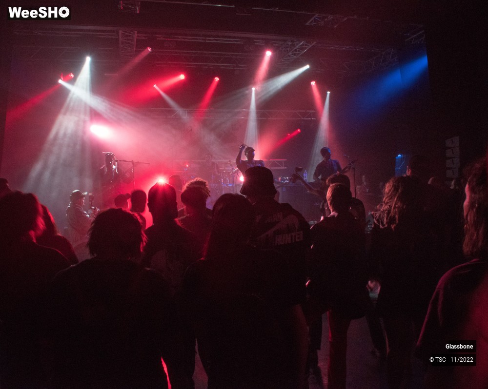 8/11 photos du spectacle Glassbone