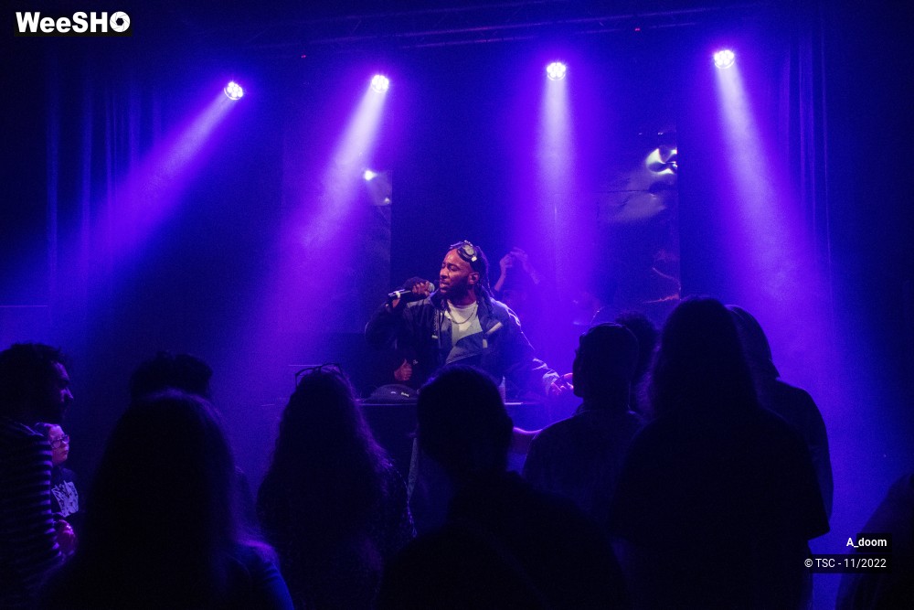4/7 photos du spectacle A_doom