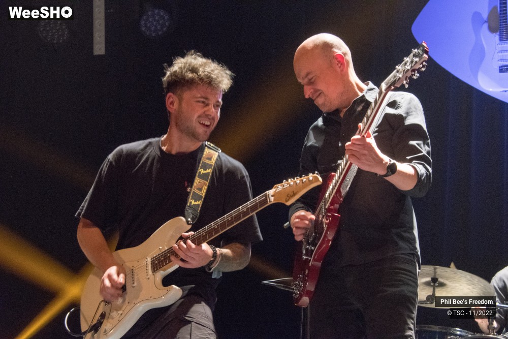 12/22 photos du spectacle Phil Bee