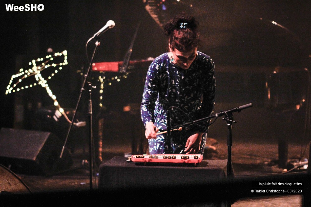 13/38 photos du spectacle La pluie fait des claquettes