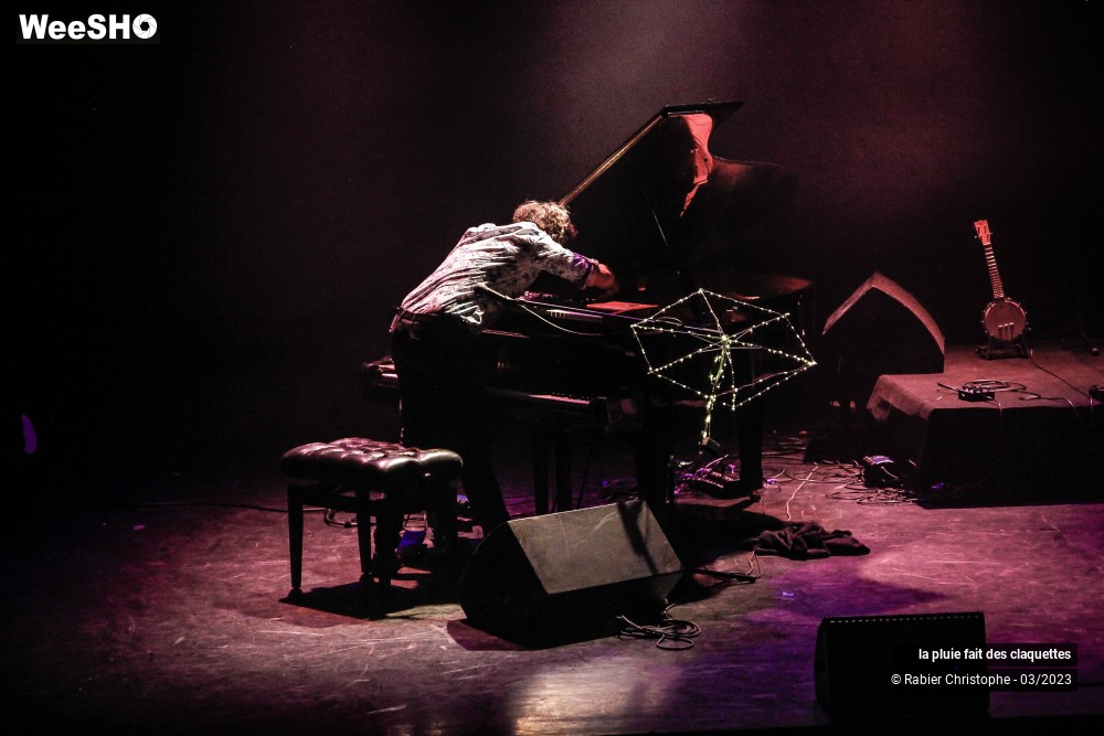 28/38 photos du spectacle La pluie fait des claquettes