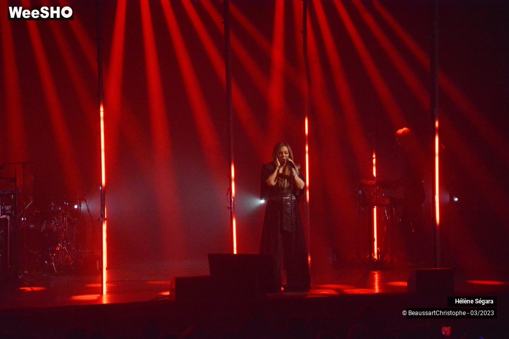 4/37 photos du spectacle Hélène Ségara
