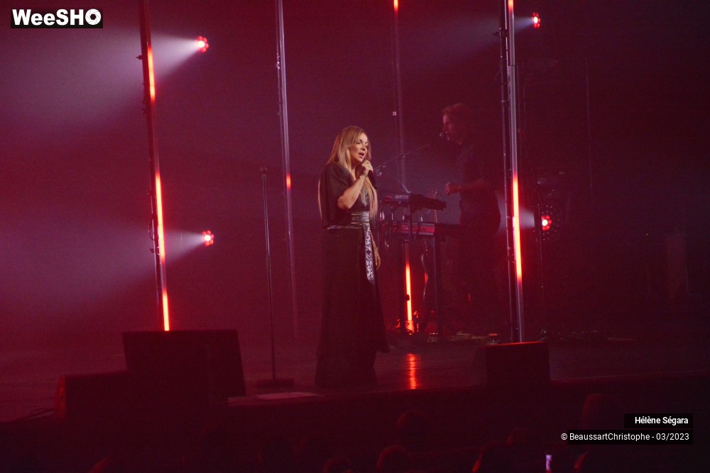 6/37 photos du spectacle Hélène Ségara
