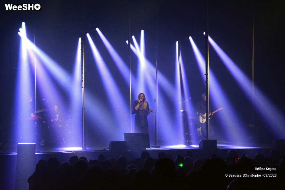 7/37 photos du spectacle Hélène Ségara