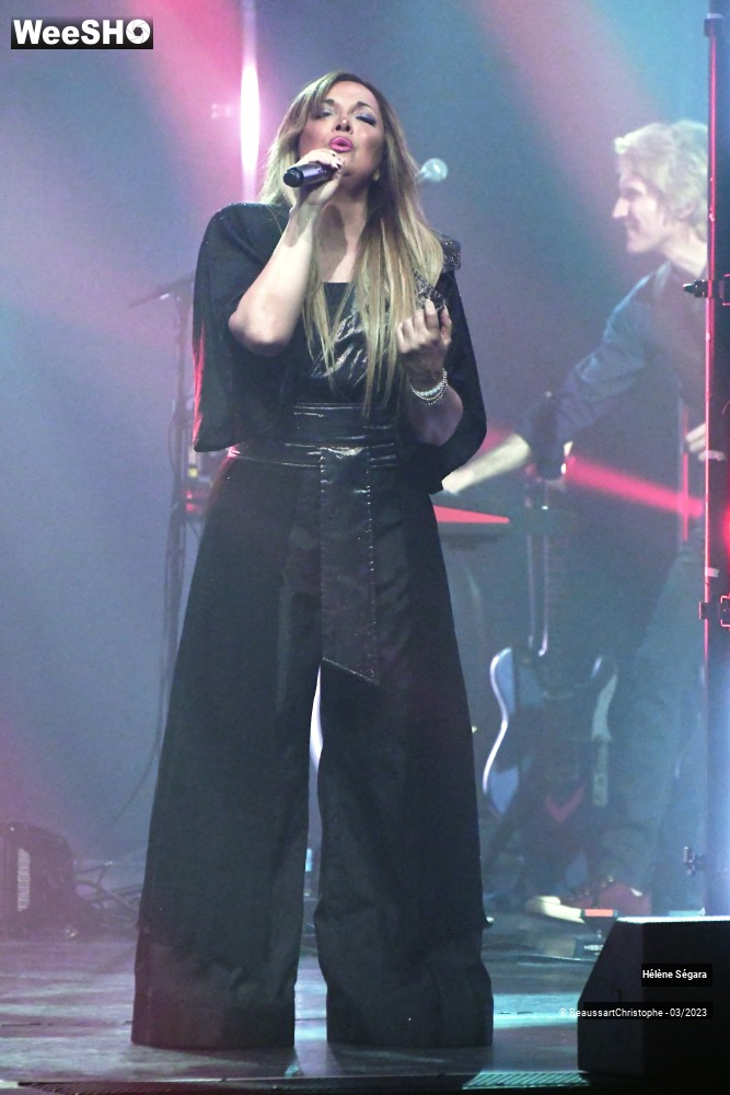 25/37 photos du spectacle Hélène Ségara