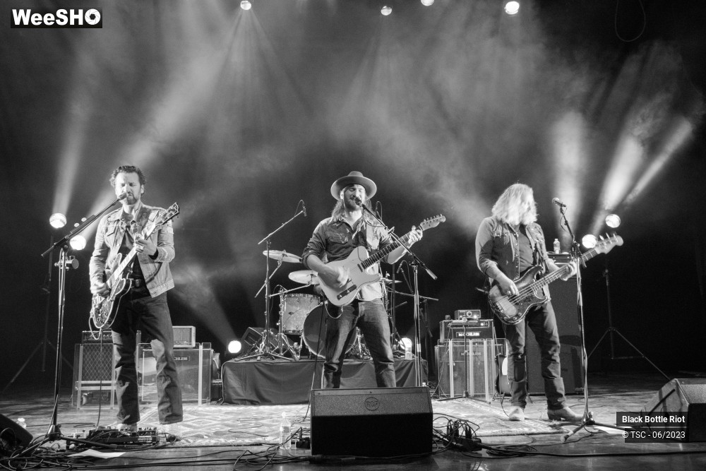 2/14 photos du spectacle Black Bottle Riot – Blues in Athena