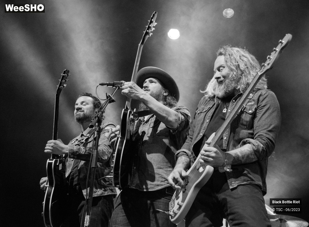 8/14 photos du spectacle Black Bottle Riot – Blues in Athena