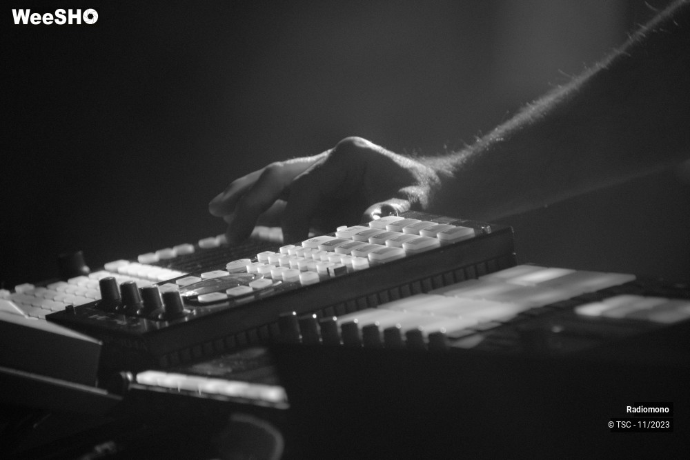 4/8 photos du spectacle Radiomond