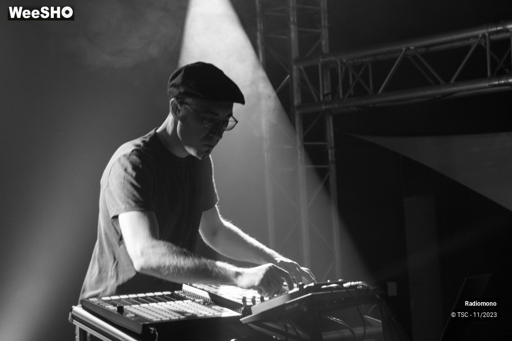 5/8 photos du spectacle Radiomond