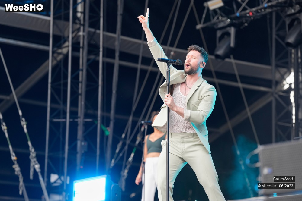 17/23 photos du spectacle Calum Scott