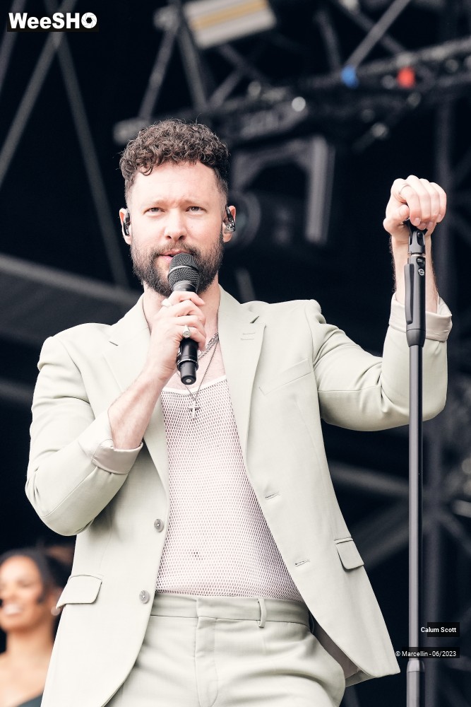 18/23 photos du spectacle Calum Scott