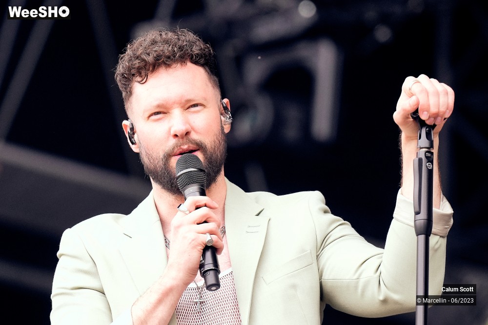 19/23 photos du spectacle Calum Scott