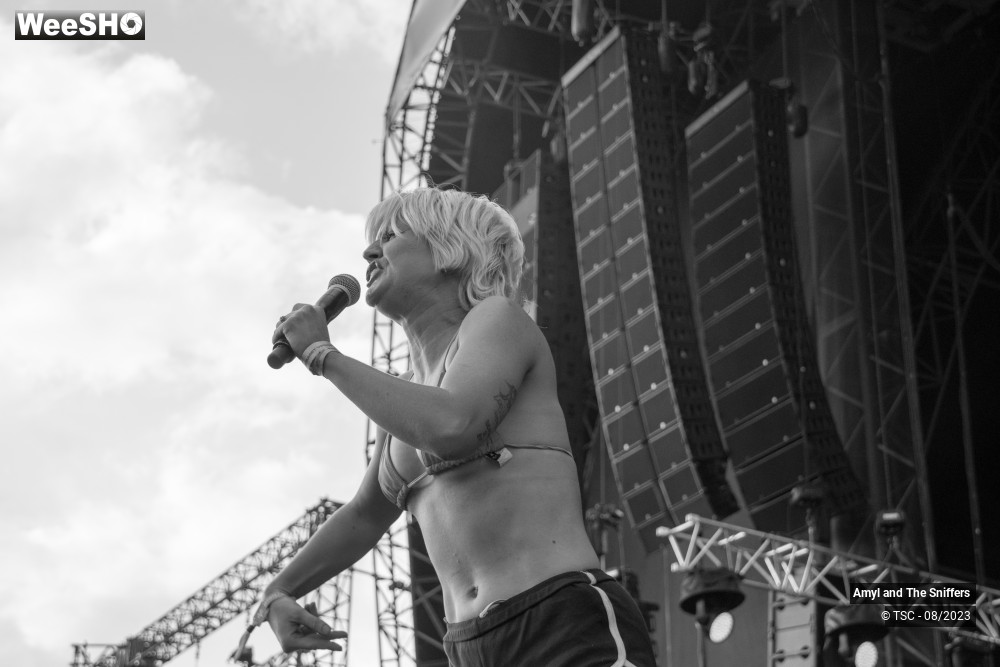 7/16 photos du spectacle Amyl & the Sniffers