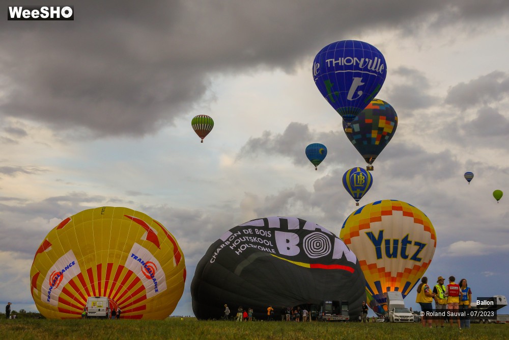 38/89 photos du spectacle Montgolfières