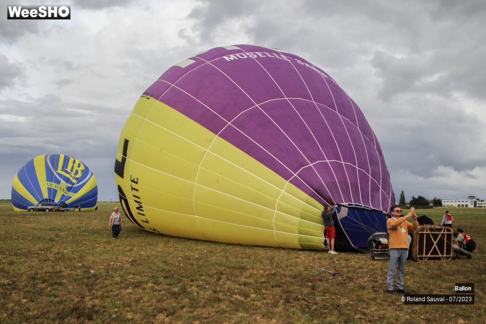 54/89 photos du spectacle Montgolfières