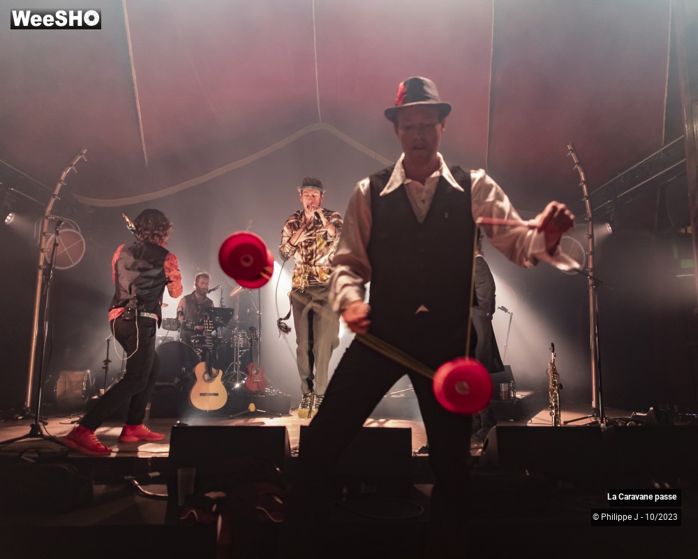 18/20 photos du spectacle La Caravane passe