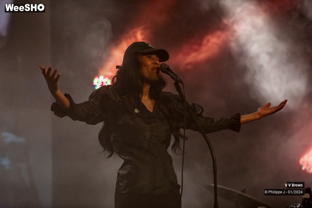 16/16 photos du spectacle V V Brown