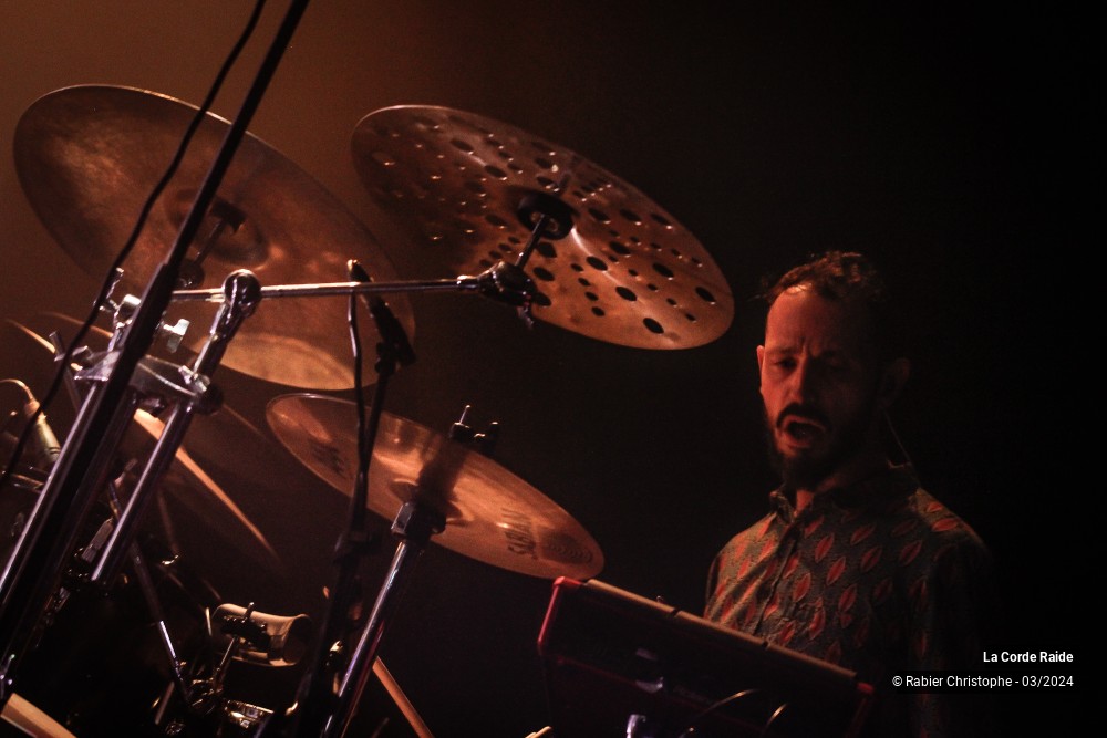 19/44 photos du spectacle La Corde Raide