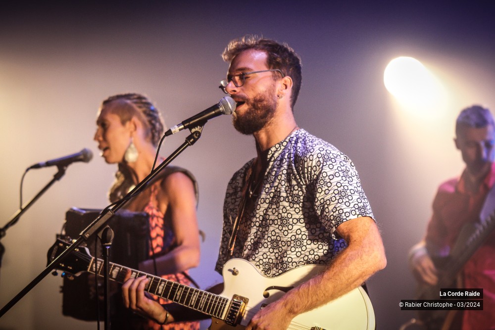 25/44 photos du spectacle La Corde Raide