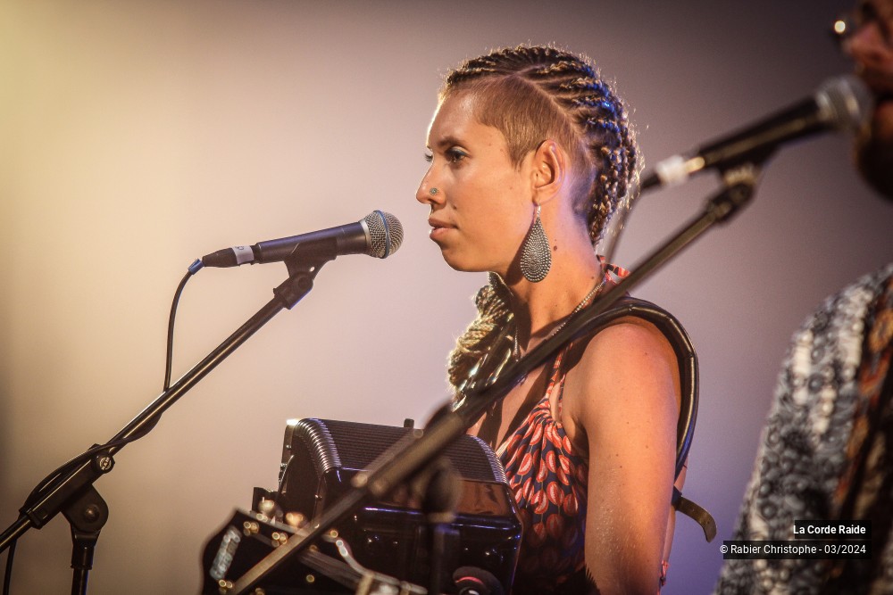 26/44 photos du spectacle La Corde Raide