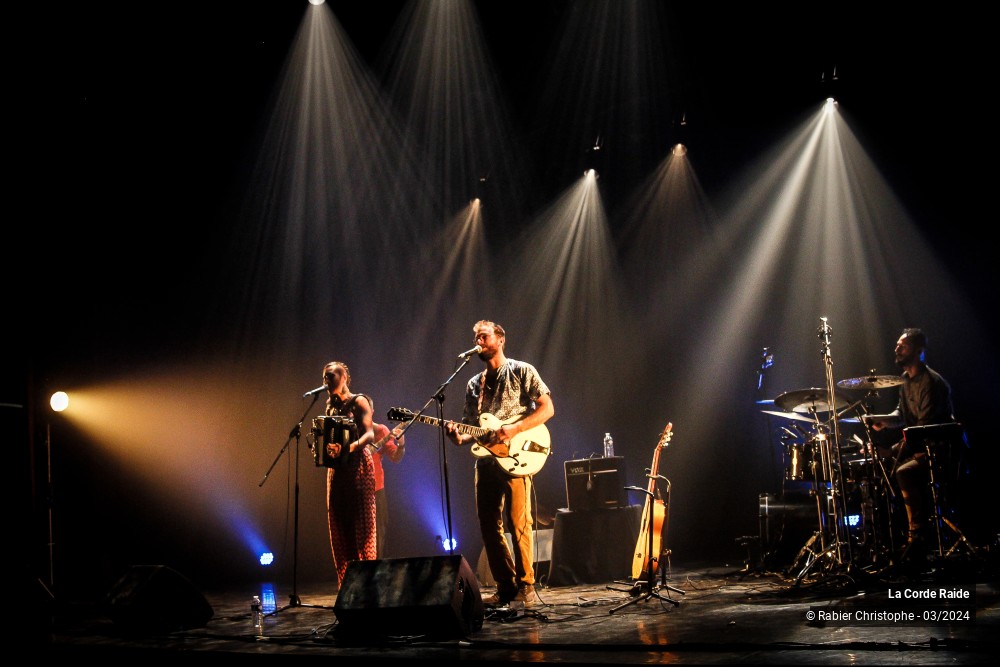 29/44 photos du spectacle La Corde Raide