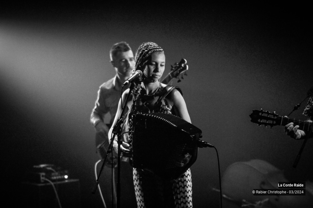 35/44 photos du spectacle La Corde Raide